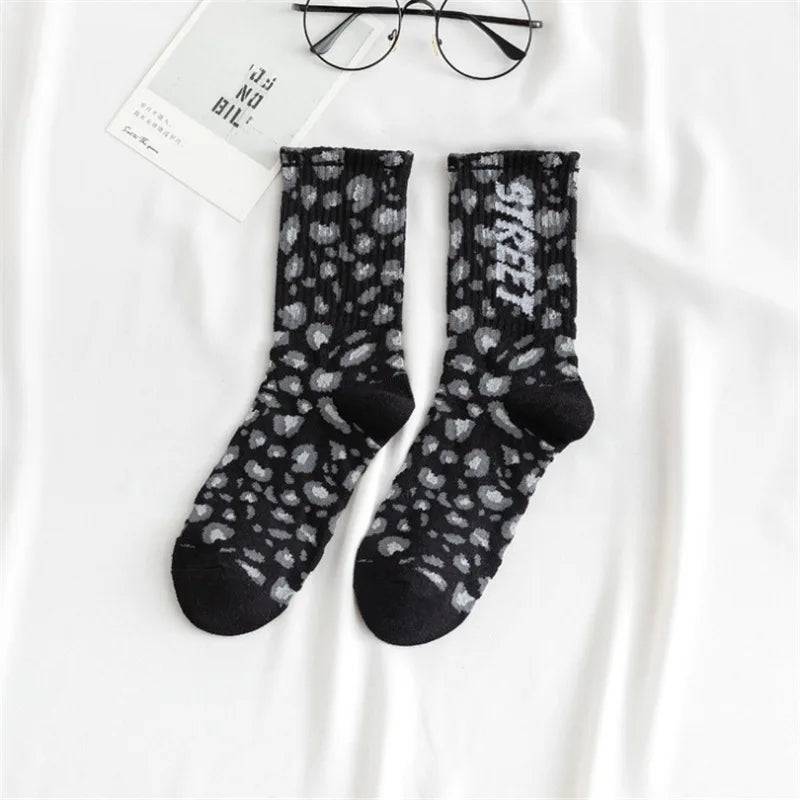 
                  
                    1pair New Arrival Retro Leopard Letters Socks Women Street Harajuku Socks Women Casual Cotton Girls Autumn Long Skateboard Socks - MOUNT
                  
                