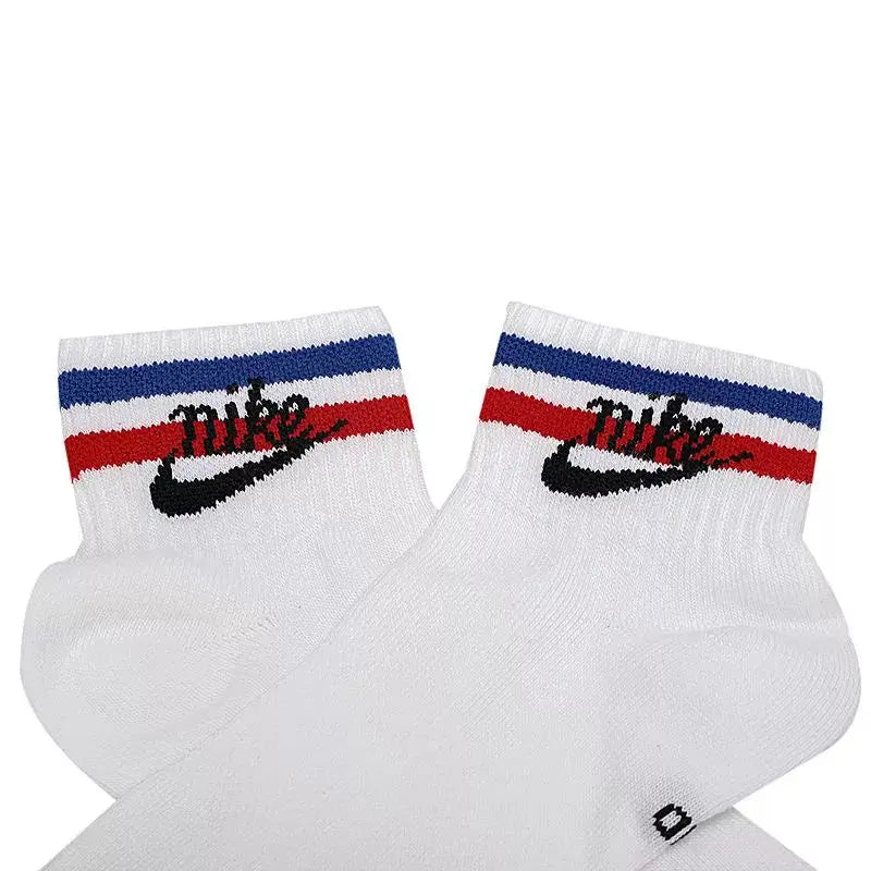 
                  
                    Original Nike Sportswear Breathable Short Socks Couple 3 Pairs White Unisex S M L DA2612-100
                  
                