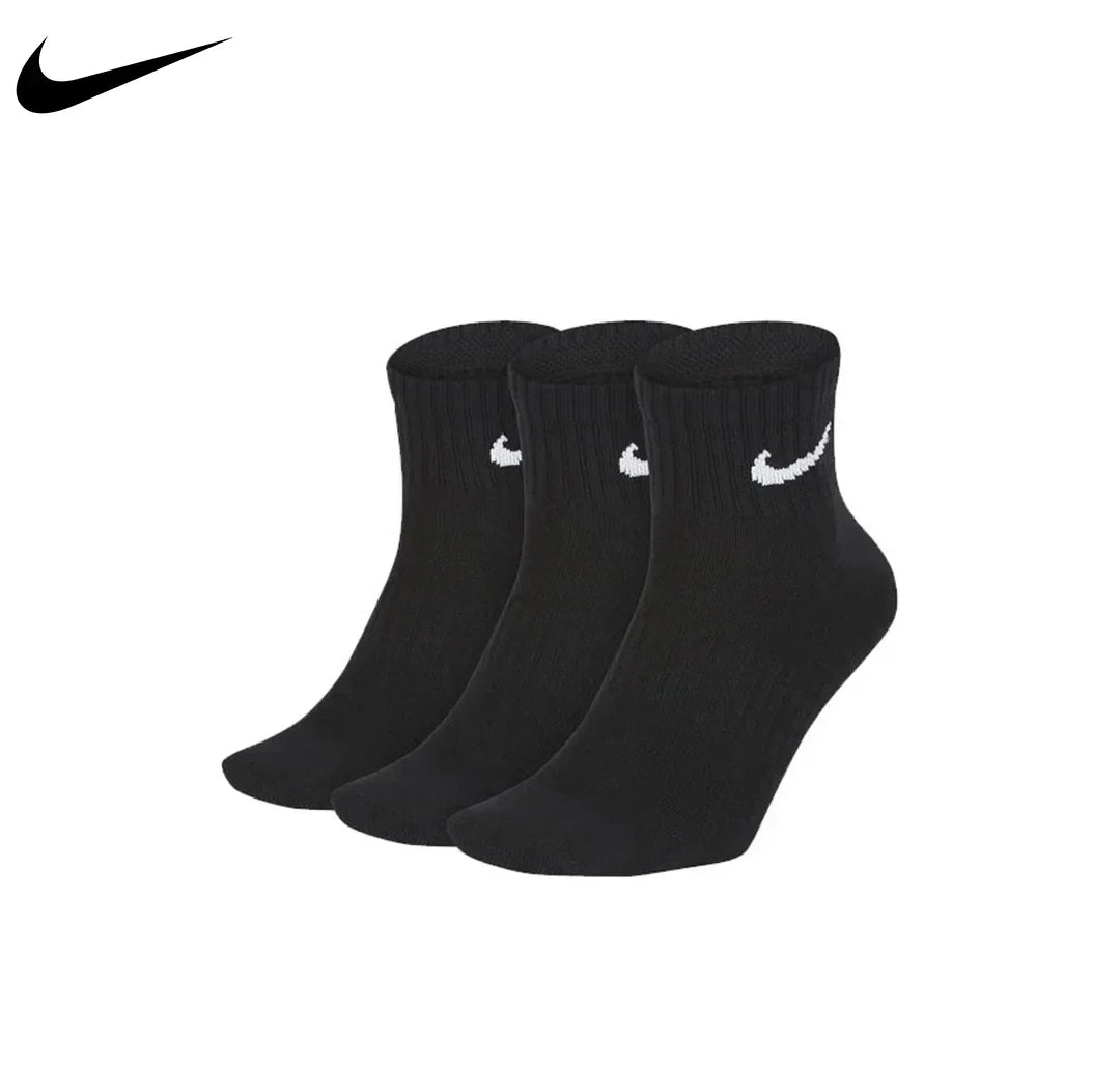 
                  
                    Nike Everyday Lightweightcrew Unisex Sports Socks Men's and Women's 3 Pairs Stockings for Athletic Training S M L XL SX7676
                  
                