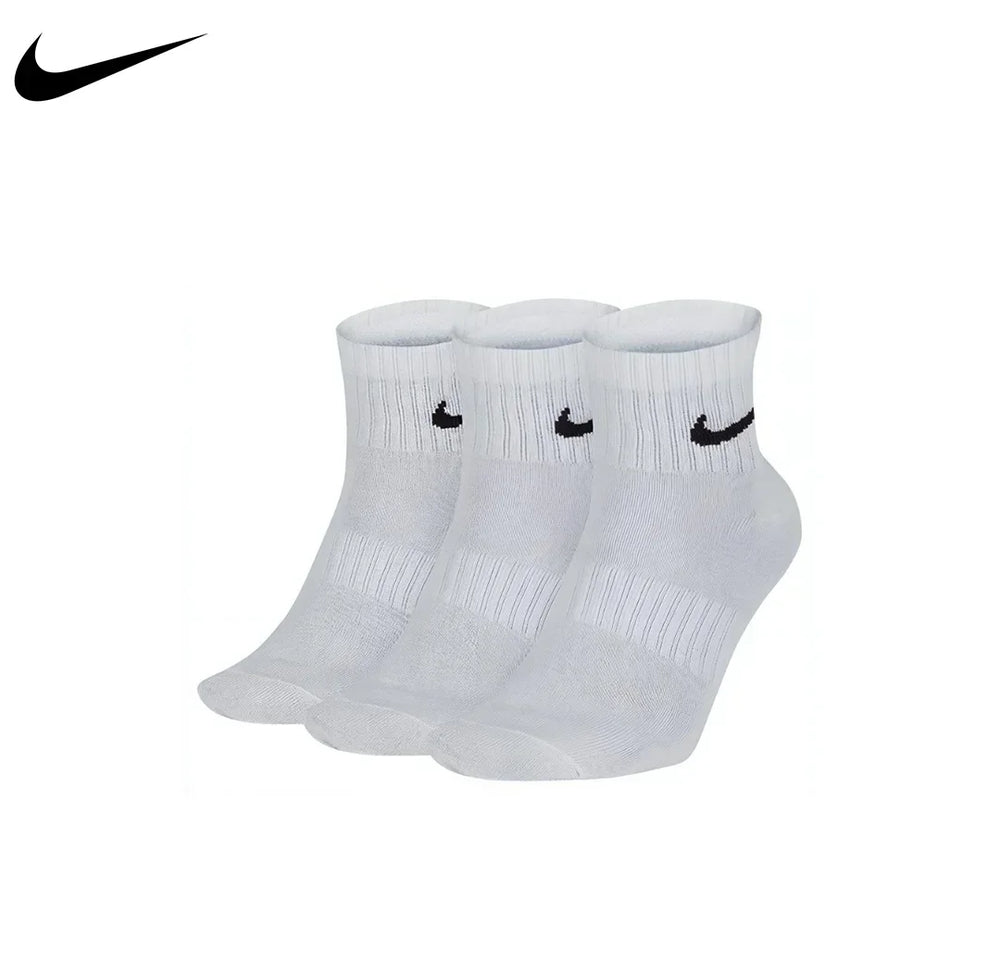 
                  
                    Nike Everyday Lightweightcrew Unisex Sports Socks Men's and Women's 3 Pairs Stockings for Athletic Training S M L XL SX7676
                  
                